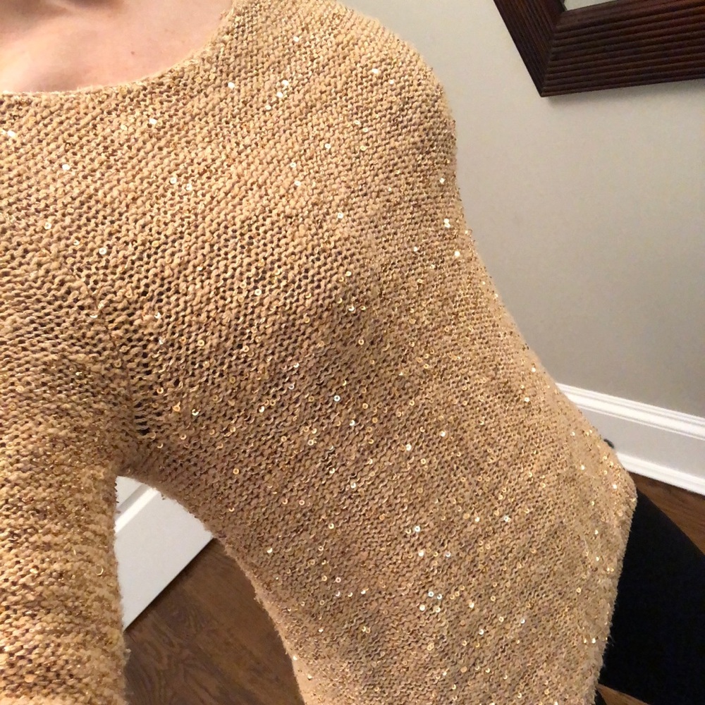 Great flattering sweater!!!